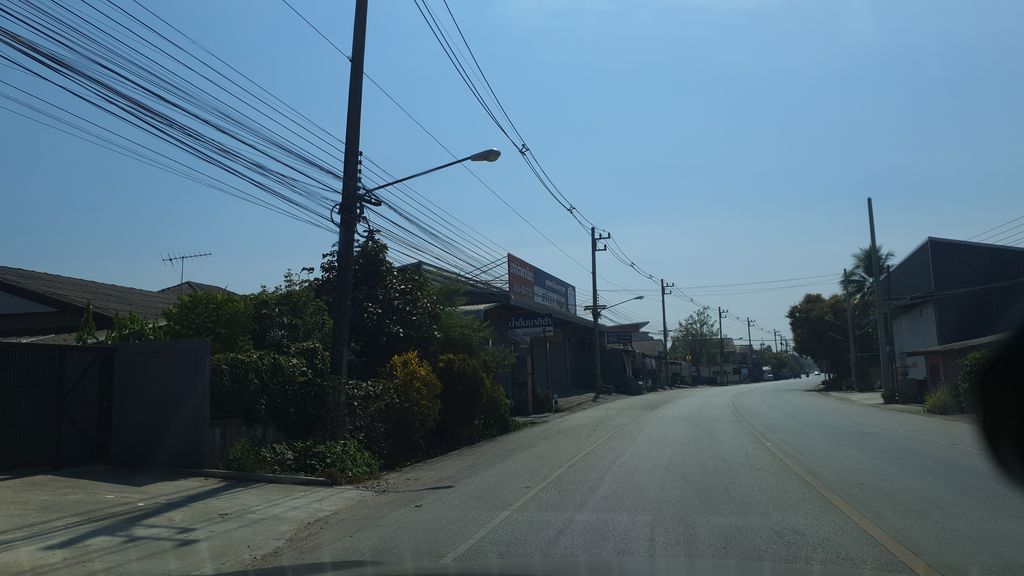 ภาพถนนตรงที่ Studio YokYok ตั้งอยู่ ถ่ายโดย jrcarlsen พ.ศ. 2563 (2020) · A street-level view of where Studio YokYok stands, by jrcarlsen in 2563 (2020)