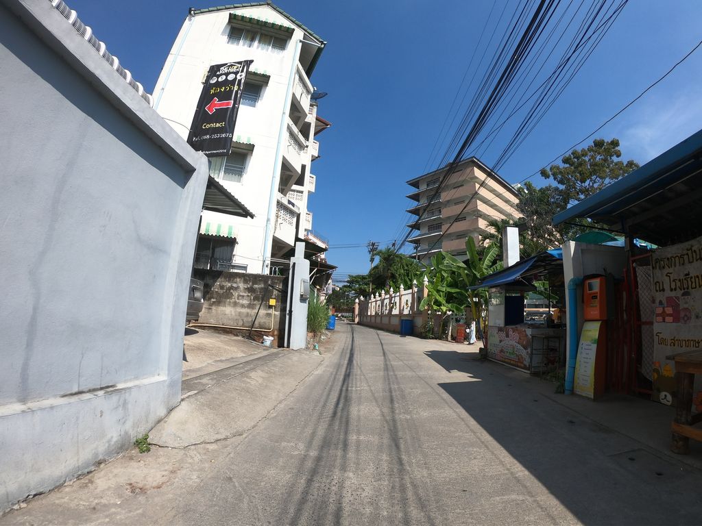ภาพถนนตรงที่ The Loft Apartment ตั้งอยู่ ถ่ายโดย chanuwath_grab พ.ศ. 2562 (2019) · A street-level view of where The Loft Apartment stands, by chanuwath_grab in 2562 (2019)