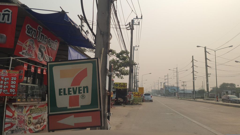 ภาพถนนตรงที่ 7-Eleven บ้านขอนตาล อ.แม่ริม ตั้งอยู่ ถ่ายโดย jrcarlsen พ.ศ. 2566 (2023) · A street-level view of where 7-Eleven บ้านขอนตาล อ.แม่ริม stands, by jrcarlsen in 2566 (2023)
