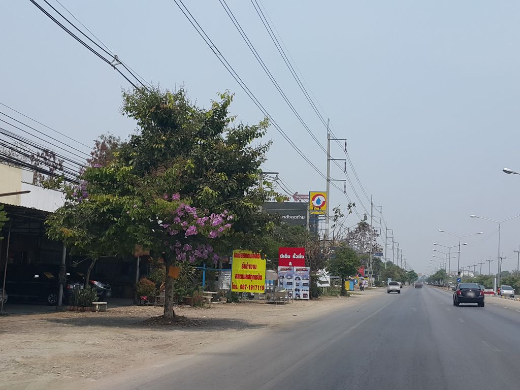 ภาพถนนตรงที่ Rebound Auto Chiangmai ตั้งอยู่ ถ่ายโดย jrcarlsen พ.ศ. 2559 (2016) · A street-level view of where Rebound Auto Chiangmai stands, by jrcarlsen in 2559 (2016)