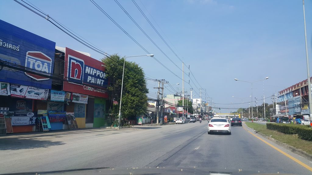 ภาพถนนตรงที่ บจก.เรดาร์ เเม่โจ้ ตั้งอยู่ ถ่ายโดย jrcarlsen พ.ศ. 2562 (2019) · A street-level view of where บจก.เรดาร์ เเม่โจ้ · Bachok.reda Mecho stands, by jrcarlsen in 2562 (2019)