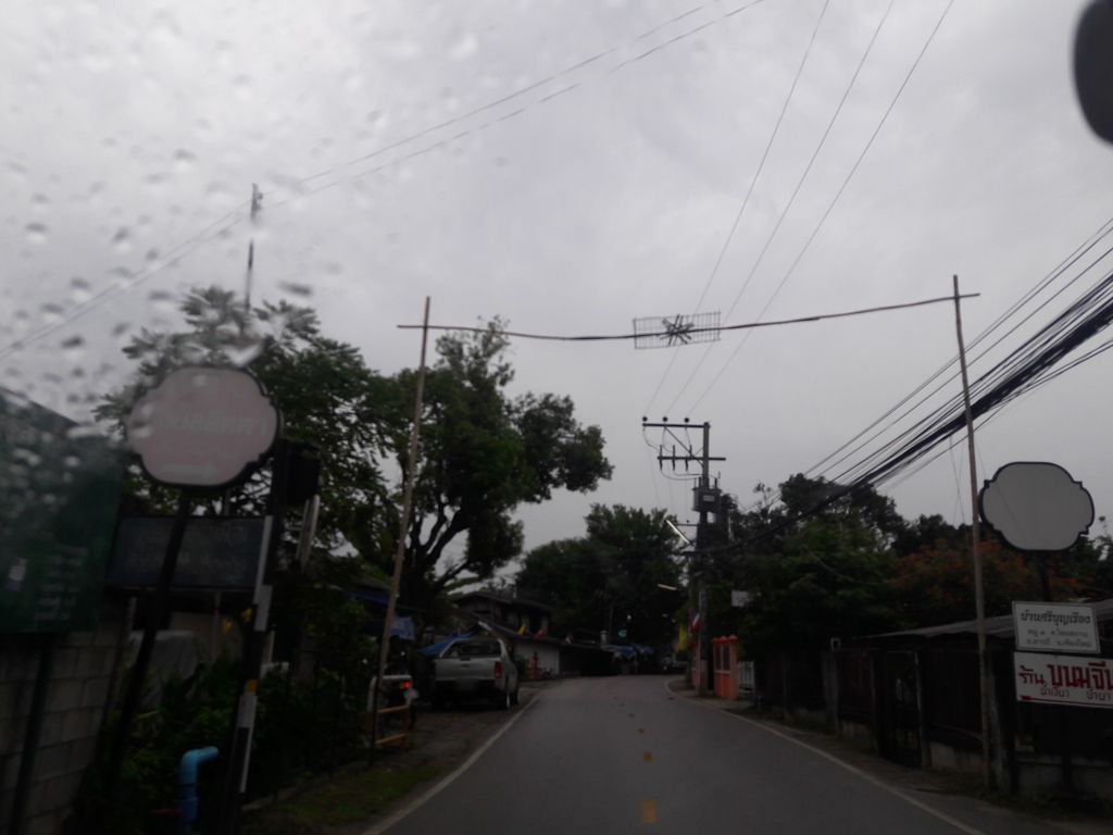 ภาพถนนตรงที่ หม่าล่ารั้วแดง ตั้งอยู่ ถ่ายโดย pasuthun พ.ศ. 2561 (2018) · A street-level view of where หม่าล่ารั้วแดง · Mala Rua Daeng stands, by pasuthun in 2561 (2018)