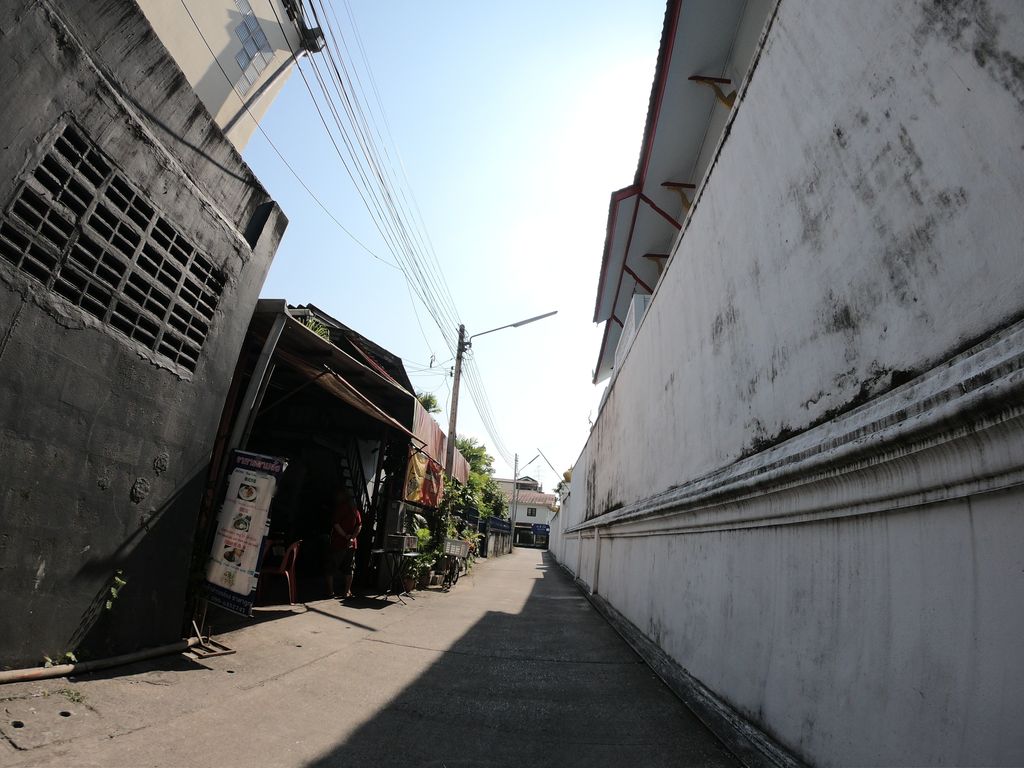ภาพถนนตรงที่ อาหารตามสั่งง ตั้งอยู่ ถ่ายโดย chanuwath_grab พ.ศ. 2562 (2019) · A street-level view of where อาหารตามสั่งง · Ahantamsangnga stands, by chanuwath_grab in 2562 (2019)