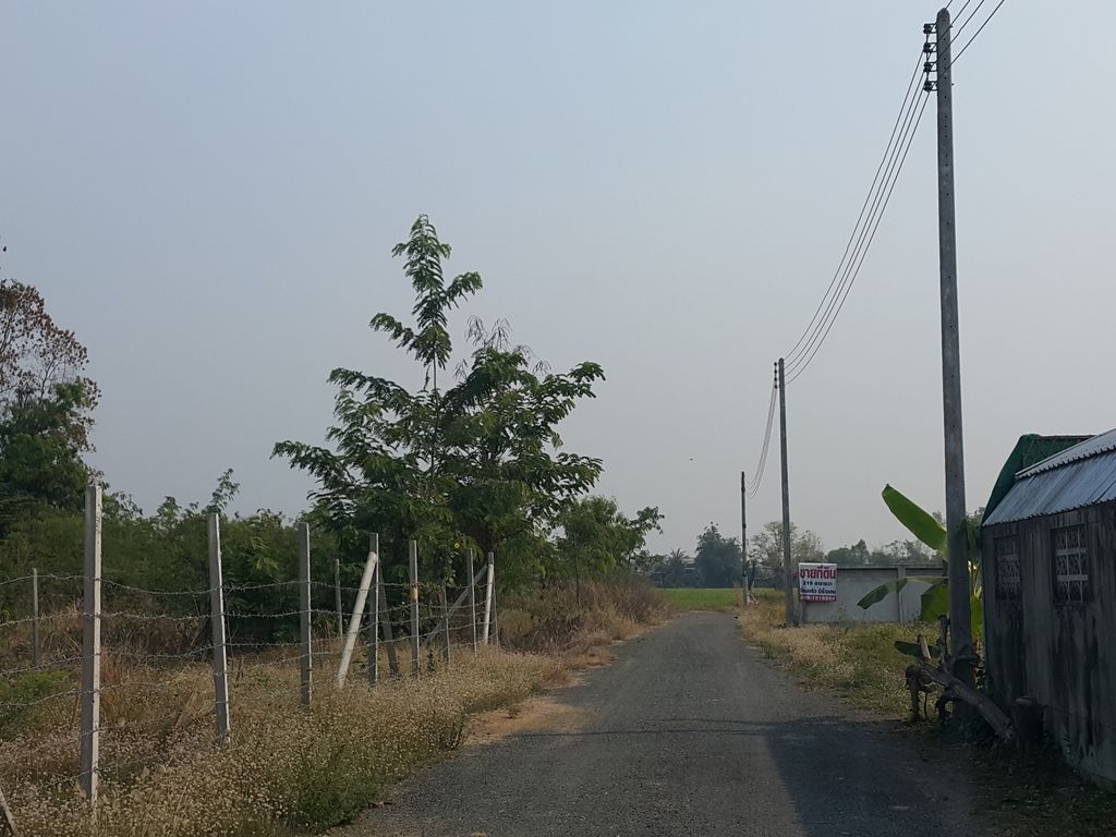 ภาพถนนตรงที่ Ongsa House Chiang Mai ตั้งอยู่ ถ่ายโดย jrcarlsen พ.ศ. 2559 (2016) · A street-level view of where Ongsa House Chiang Mai stands, by jrcarlsen in 2559 (2016)