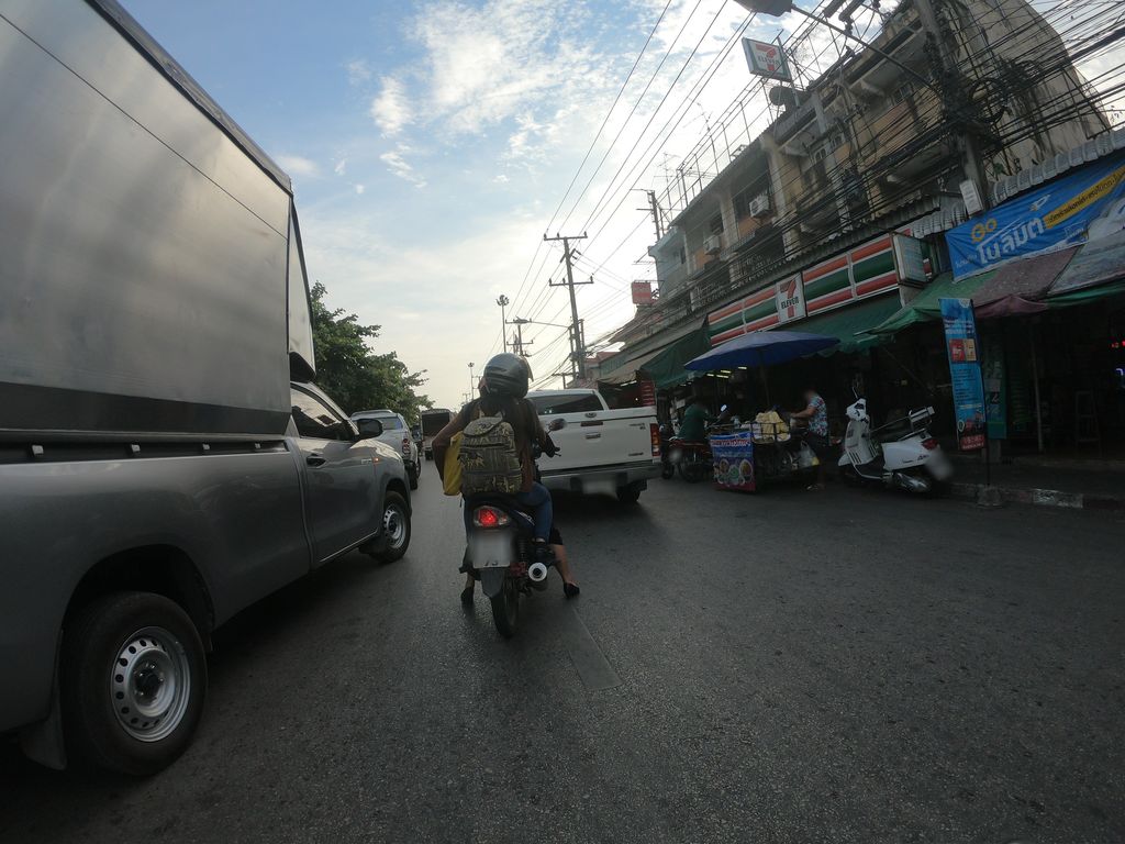 ภาพถนนตรงที่ พีวายโมบาย PY Mobile ตั้งอยู่ ถ่ายโดย chanuwath_grab พ.ศ. 2562 (2019) · A street-level view of where พีวายโมบาย PY Mobile stands, by chanuwath_grab in 2562 (2019)
