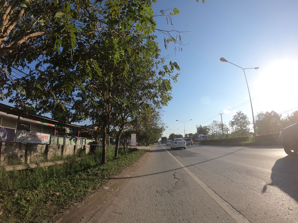 ภาพถนนตรงที่ สำนักกฎหมายไตรโรจน์ ตั้งอยู่ ถ่ายโดย chanuwath_grab พ.ศ. 2562 (2019) · A street-level view of where สำนักกฎหมายไตรโรจน์ · Samnakkotmai Trairot stands, by chanuwath_grab in 2562 (2019)