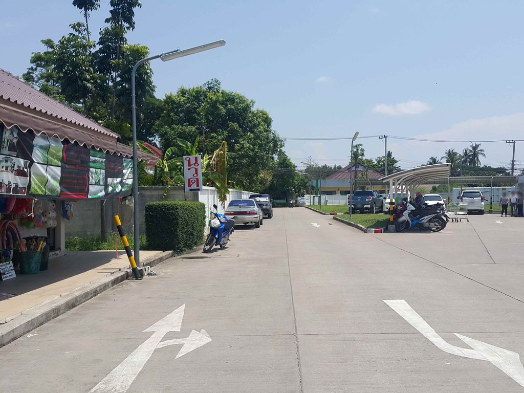 ภาพถนนตรงที่ Sweet Cup Coffee House ตั้งอยู่ ถ่ายโดย jrcarlsen พ.ศ. 2558 (2015) · A street-level view of where Sweet Cup Coffee House stands, by jrcarlsen in 2558 (2015)