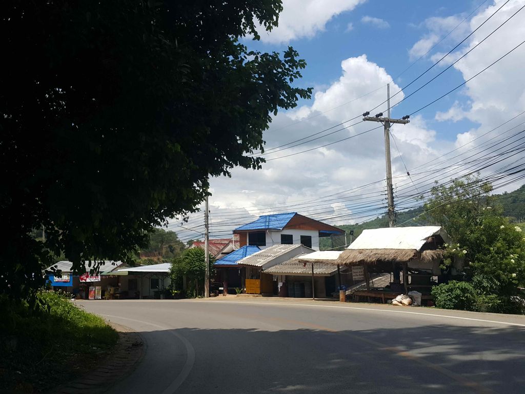 ภาพถนนตรงที่ North Star Valley หุบเขาดาวเหนือ ตั้งอยู่ ถ่ายโดย jrcarlsen พ.ศ. 2558 (2015) · A street-level view of where North Star Valley หุบเขาดาวเหนือ stands, by jrcarlsen in 2558 (2015)