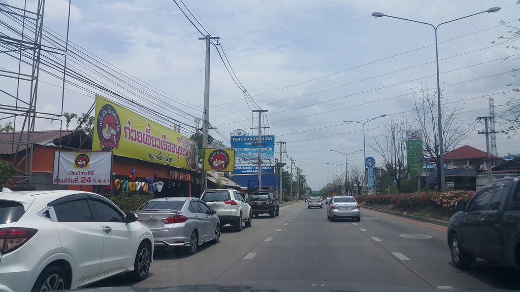 ภาพถนนตรงที่ ETON Chiangmai - อีตั้น เชียงใหม่ ตั้งอยู่ ถ่ายโดย jrcarlsen พ.ศ. 2561 (2018) · A street-level view of where ETON Chiangmai - อีตั้น เชียงใหม่ stands, by jrcarlsen in 2561 (2018)