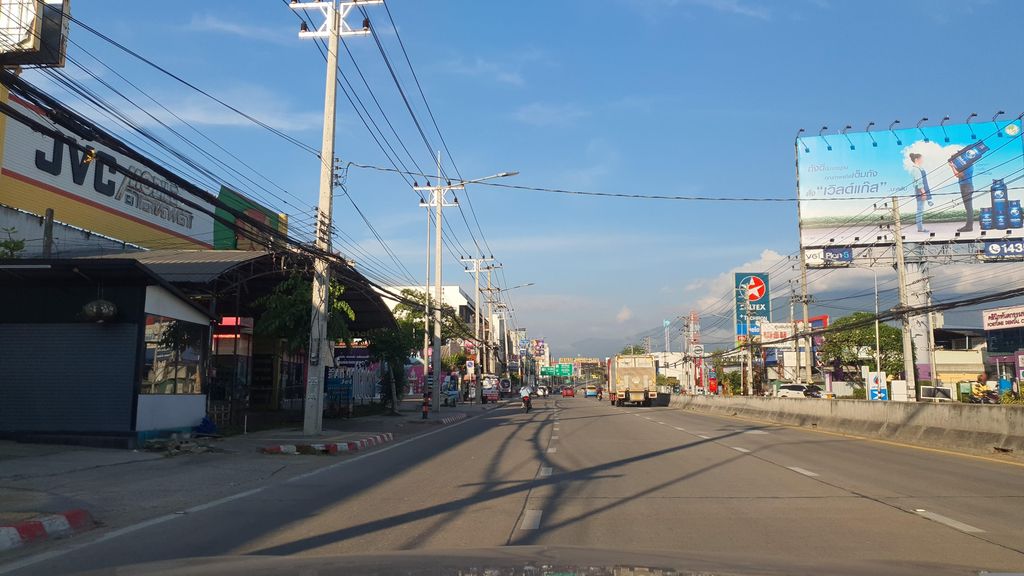 ภาพถนนตรงที่ คริสตัล สเตนเลส เชียงใหม่ ตั้งอยู่ ถ่ายโดย jrcarlsen พ.ศ. 2565 (2022) · A street-level view of where คริสตัล สเตนเลส เชียงใหม่ · Khrittan Satenlet Chiang Mai stands, by jrcarlsen in 2565 (2022)