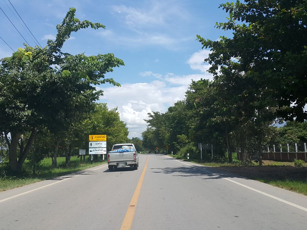 ภาพถนนตรงที่ กศน. ทุ่งหลวง ตั้งอยู่ ถ่ายโดย jrcarlsen พ.ศ. 2558 (2015) · A street-level view of where กศน. ทุ่งหลวง · Kason. Thung Luang stands, by jrcarlsen in 2558 (2015)