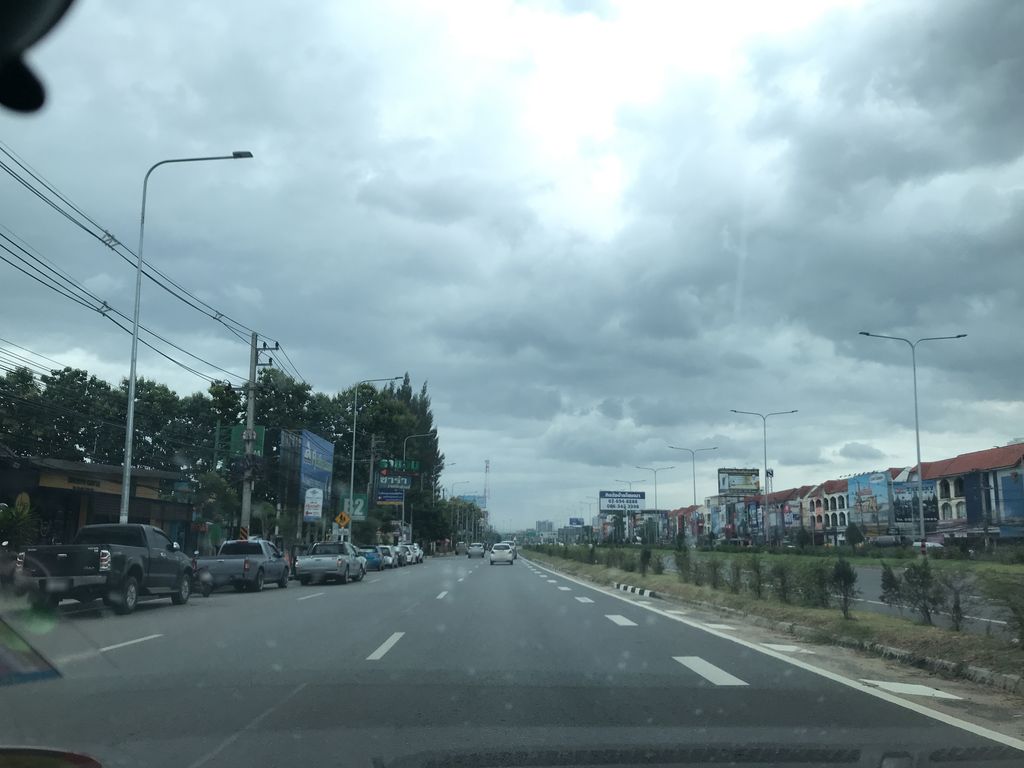 ภาพถนนตรงที่ ฉุกเฉิน Emergency ตั้งอยู่ ถ่ายโดย prasert พ.ศ. 2561 (2018) · A street-level view of where ฉุกเฉิน Emergency stands, by prasert in 2561 (2018)