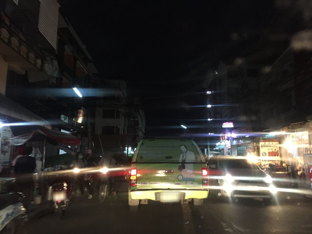 ภาพถนนตรงที่ B.Phone ซื้อ-ขาย-ฝาก ซ่อมไอโฟน มือถือทุกรุ่น เชียงใหม่ ตั้งอยู่ ถ่ายโดย kyoko พ.ศ. 2561 (2018) · A street-level view of where B.Phone ซื้อ-ขาย-ฝาก ซ่อมไอโฟน มือถือทุกรุ่น เชียงใหม่ stands, by kyoko in 2561 (2018)