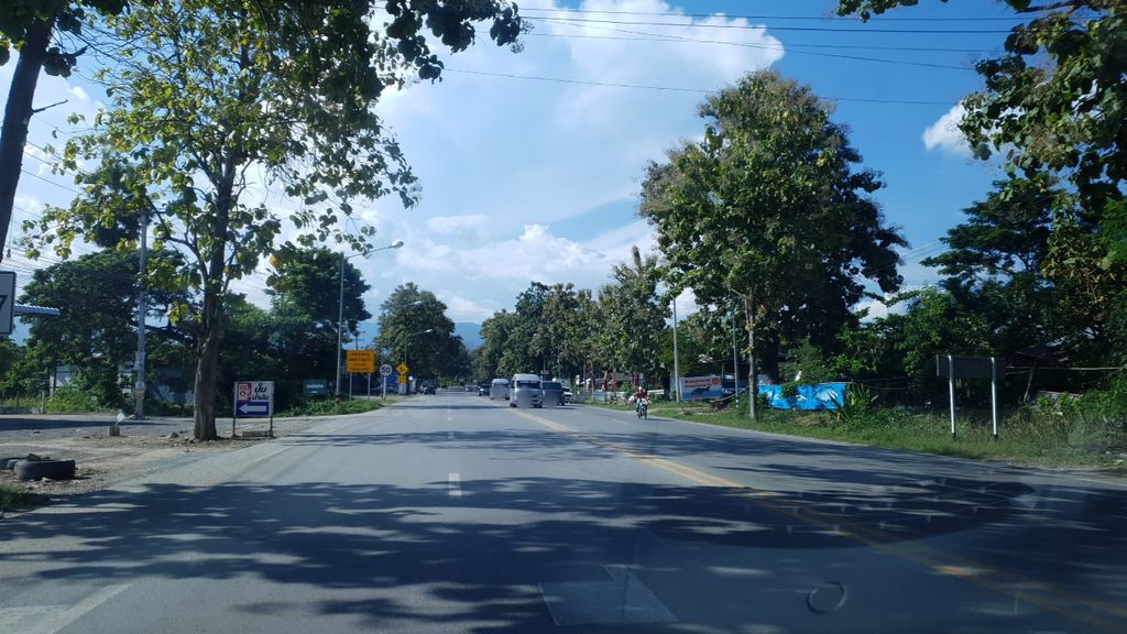 ภาพถนนตรงที่ ศ. เภสัช อินทนนท์ - S. Pharmacy Inthanon ตั้งอยู่ ถ่ายโดย silamanee พ.ศ. 2561 (2018) · A street-level view of where ศ. เภสัช อินทนนท์ - S. Pharmacy Inthanon stands, by silamanee in 2561 (2018)