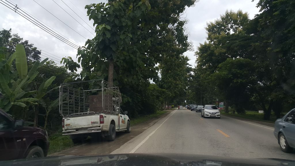 ภาพถนนตรงที่ ส้มตำโยวา ตั้งอยู่ ถ่ายโดย jrcarlsen พ.ศ. 2561 (2018) · A street-level view of where ส้มตำโยวา · Som Tam Yo Wa stands, by jrcarlsen in 2561 (2018)
