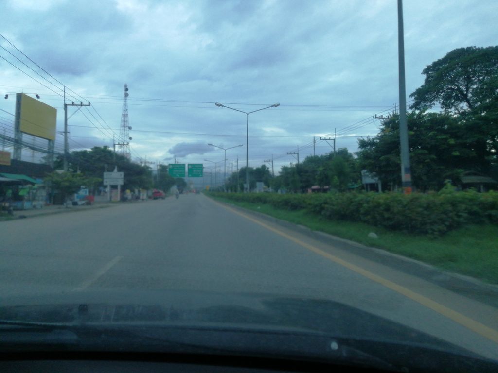 ภาพถนนตรงที่ ดีดีการแว่น ตั้งอยู่ ถ่ายโดย chanon พ.ศ. 2561 (2018) · A street-level view of where ดีดีการแว่น · Didikanwaen stands, by chanon in 2561 (2018)