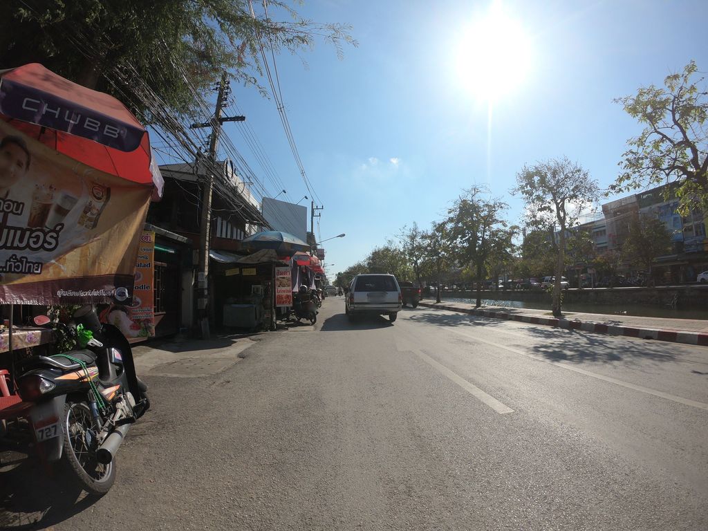 ภาพถนนตรงที่ One laundry ตั้งอยู่ ถ่ายโดย chanuwath_grab พ.ศ. 2562 (2019) · A street-level view of where One laundry stands, by chanuwath_grab in 2562 (2019)