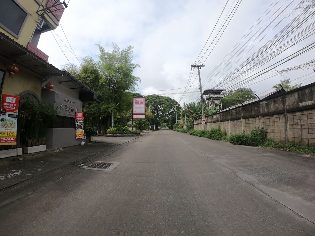 ภาพถนนตรงที่ ภัตตาคารหูฉลามเอสพี - ซอยตรงข้ามวัดเจ็ดยอด ตั้งอยู่ ถ่ายโดย chanuwath_grab พ.ศ. 2562 (2019) · A street-level view of where ภัตตาคารหูฉลามเอสพี - ซอยตรงข้ามวัดเจ็ดยอด · Phattakhan Hu Chalam S Phi - Soi Trongkham Wat Chet Yot stands, by chanuwath_grab in 2562 (2019)