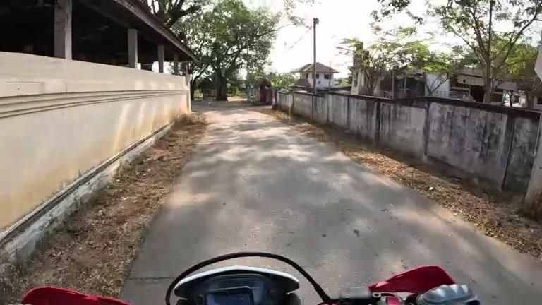 ภาพถนนตรงที่ วัดดอนแก้ว ตั้งอยู่ ถ่ายโดย julcnx พ.ศ. 2568 (2025) · A street-level view of where วัดดอนแก้ว · Wat Donkwae stands, by julcnx in 2568 (2025)