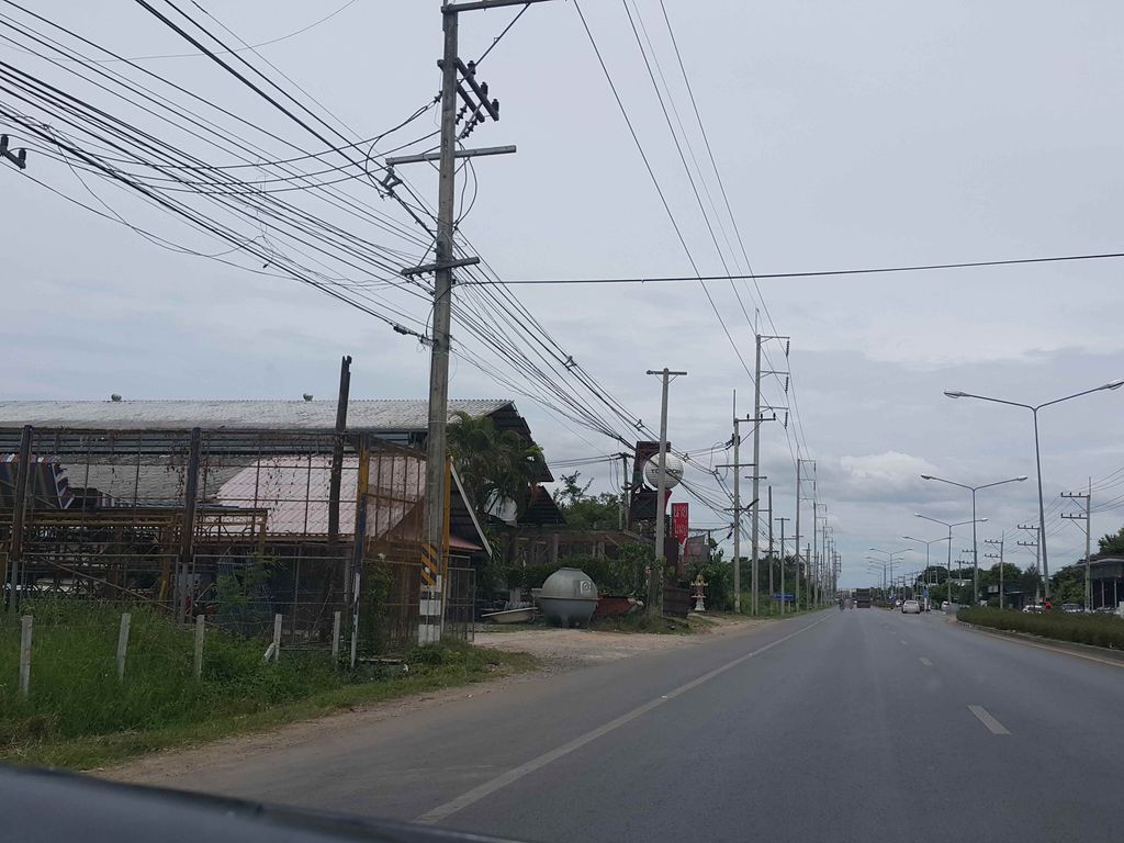 ภาพถนนตรงที่ ร้านศักดิ์ดาสแตนเลส ตั้งอยู่ ถ่ายโดย jrcarlsen พ.ศ. 2558 (2015) · A street-level view of where ร้านศักดิ์ดาสแตนเลส · Ran Sak Da Sataenlet stands, by jrcarlsen in 2558 (2015)