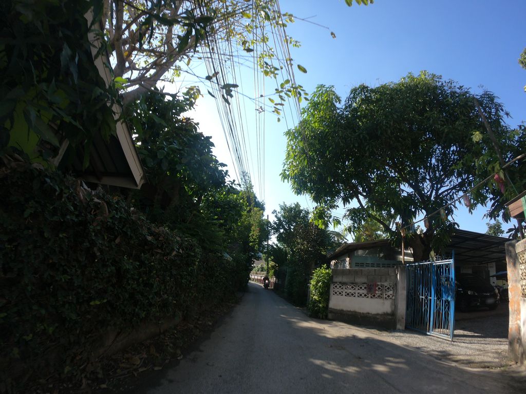 ภาพถนนตรงที่ บ้านข้าวซอย Baan Khao Soi ตั้งอยู่ ถ่ายโดย chanuwath_grab พ.ศ. 2562 (2019) · A street-level view of where บ้านข้าวซอย Baan Khao Soi stands, by chanuwath_grab in 2562 (2019)