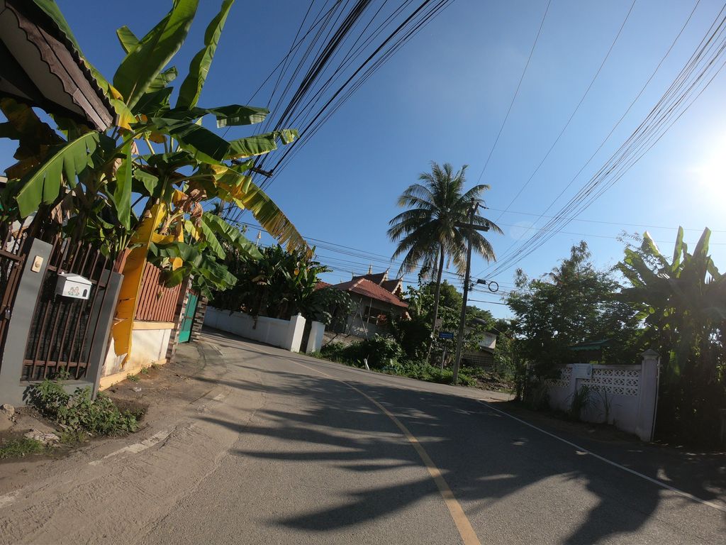 ภาพถนนตรงที่ โกดังเวที นิกร ครับ ตั้งอยู่ ถ่ายโดย chanuwath_grab พ.ศ. 2562 (2019) · A street-level view of where โกดังเวที นิกร ครับ · Kodangwethi Nik Khrap stands, by chanuwath_grab in 2562 (2019)