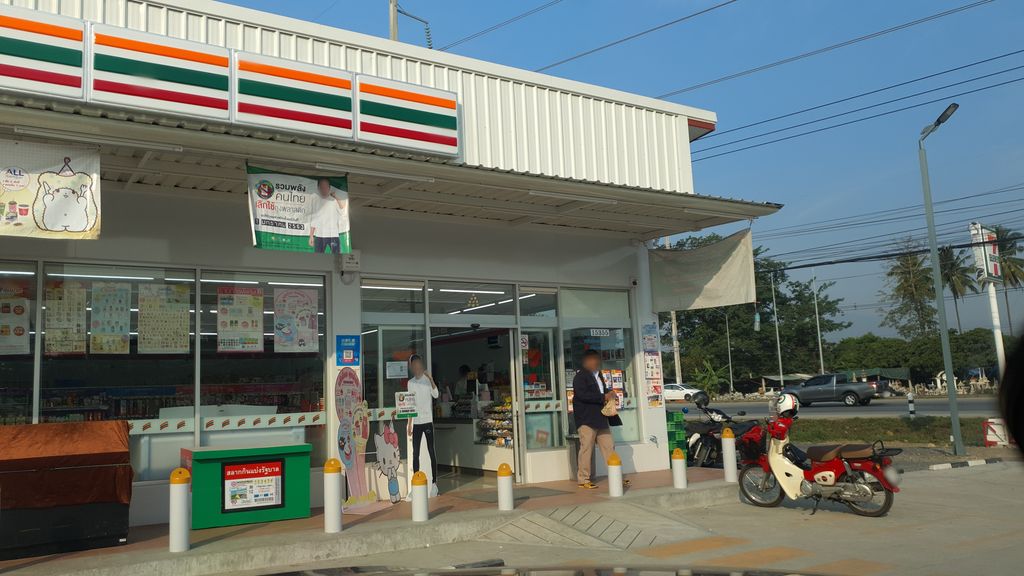 ภาพถนนตรงที่ Yellowcup and breakfast ตั้งอยู่ ถ่ายโดย jrcarlsen พ.ศ. 2563 (2020) · A street-level view of where Yellowcup and breakfast stands, by jrcarlsen in 2563 (2020)