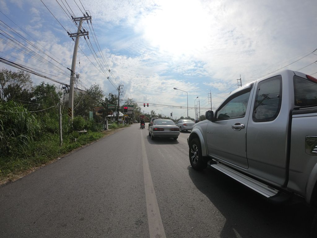 ภาพถนนตรงที่ Belcarra Bistro & Caffe ตั้งอยู่ ถ่ายโดย chanuwath_grab พ.ศ. 2562 (2019) · A street-level view of where Belcarra Bistro & Caffe stands, by chanuwath_grab in 2562 (2019)