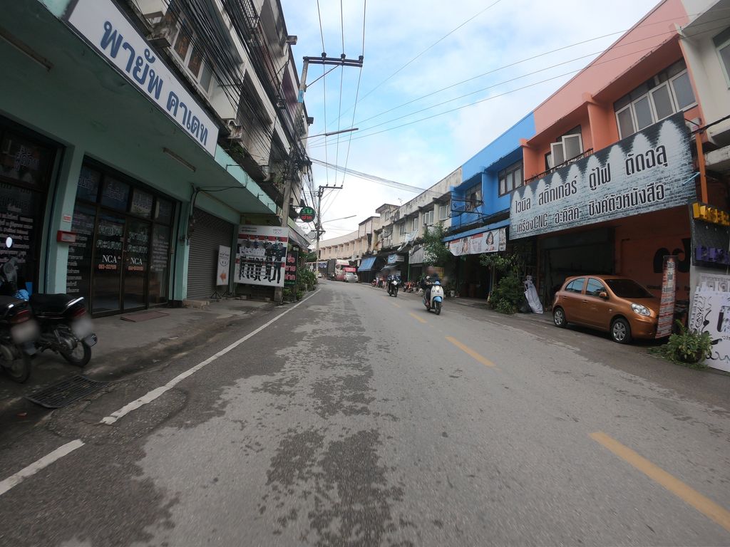ภาพถนนตรงที่ Help Custom Chiangmai ตั้งอยู่ ถ่ายโดย chanuwath_grab พ.ศ. 2562 (2019) · A street-level view of where Help Custom Chiangmai stands, by chanuwath_grab in 2562 (2019)