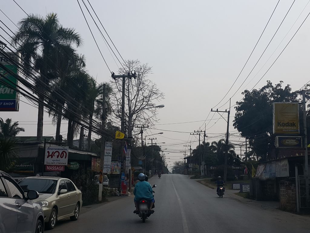 ภาพถนนตรงที่ พัชชาเภสัช ตั้งอยู่ ถ่ายโดย jrcarlsen พ.ศ. 2559 (2016) · A street-level view of where พัชชาเภสัช · Phatchaphesat stands, by jrcarlsen in 2559 (2016)
