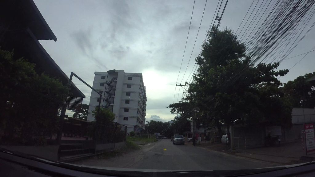 ภาพถนนตรงที่ แว่นตาชมจันทร์ ตั้งอยู่ ถ่ายโดย kaart_3 พ.ศ. 2562 (2019) · A street-level view of where แว่นตาชมจันทร์ · Waenta Chomchan stands, by kaart_3 in 2562 (2019)