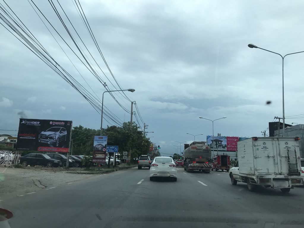 ภาพถนนตรงที่ แสงชัยมอเตอร์เซลส์ ตั้งอยู่ ถ่ายโดย prasert พ.ศ. 2561 (2018) · A street-level view of where แสงชัยมอเตอร์เซลส์ · Saeng Chai Motoesen stands, by prasert in 2561 (2018)