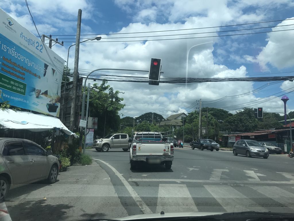 ภาพถนนตรงที่ อาภาภิรมย์สันผีเสื้อ ตั้งอยู่ ถ่ายโดย prasert พ.ศ. 2561 (2018) · A street-level view of where อาภาภิรมย์สันผีเสื้อ · A Pha Phinma San Phisuea stands, by prasert in 2561 (2018)