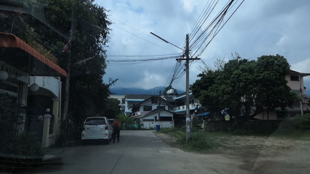 ภาพถนนตรงที่ temp.cnx ตั้งอยู่ ถ่ายโดย charlesano พ.ศ. 2561 (2018) · A street-level view of where temp.cnx stands, by charlesano in 2561 (2018)