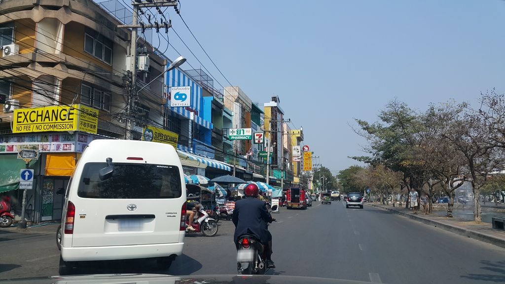 ภาพถนนตรงที่ Cu Corner No1 Music Venue In Chiang Mai. ตั้งอยู่ ถ่ายโดย jrcarlsen พ.ศ. 2560 (2017) · A street-level view of where Cu Corner No1 Music Venue In Chiang Mai. stands, by jrcarlsen in 2560 (2017)
