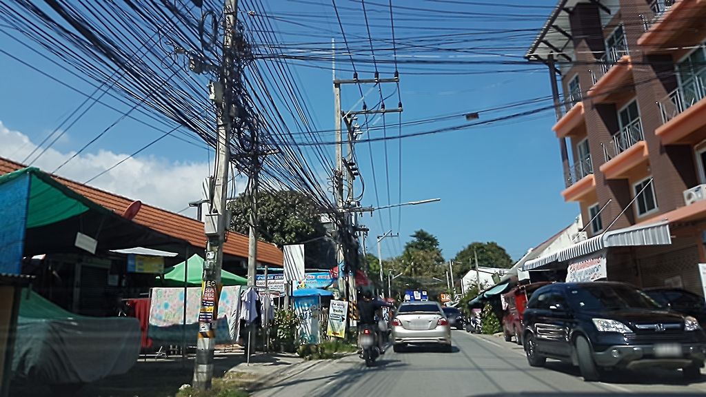 ภาพถนนตรงที่ โจ๊กช่างเคี่ยน ตั้งอยู่ ถ่ายโดย ekkarin พ.ศ. 2559 (2016) · A street-level view of where โจ๊กช่างเคี่ยน · Chok Changkhian stands, by ekkarin in 2559 (2016)