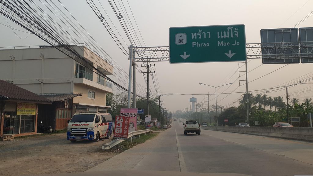 ภาพถนนตรงที่ รำแพนนวด ตั้งอยู่ ถ่ายโดย jrcarlsen พ.ศ. 2566 (2023) · A street-level view of where รำแพนนวด · Ramphaennuat stands, by jrcarlsen in 2566 (2023)