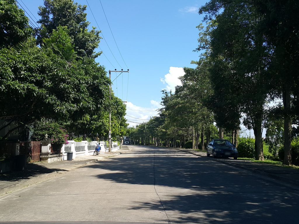 ภาพถนนตรงที่ พูลวิลล่าเชียงใหม่ Pim Pool Villa ปาร์ตี้ สระว่ายน้ำส่วนตัว ตั้งอยู่ ถ่ายโดย jrcarlsen พ.ศ. 2558 (2015) · A street-level view of where พูลวิลล่าเชียงใหม่ Pim Pool Villa ปาร์ตี้ สระว่ายน้ำส่วนตัว stands, by jrcarlsen in 2558 (2015)
