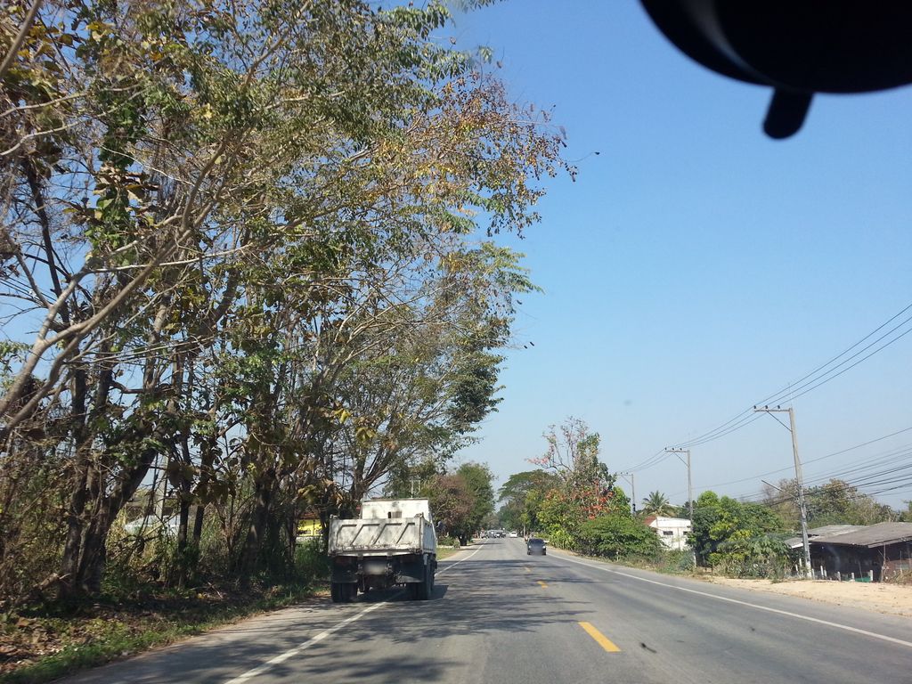 ภาพถนนตรงที่ บ้านอ่ายโมบาย ตั้งอยู่ ถ่ายโดย mishari พ.ศ. 2558 (2015) · A street-level view of where บ้านอ่ายโมบาย · Ban Ai Mobile stands, by mishari in 2558 (2015)