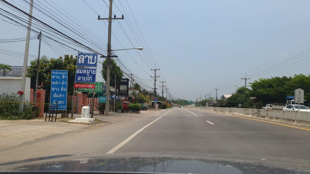 ภาพถนนตรงที่ โอปี้คาเฟ่ ตั้งอยู่ ถ่ายโดย jrcarlsen พ.ศ. 2565 (2022) · A street-level view of where โอปี้คาเฟ่ · Opikhafe stands, by jrcarlsen in 2565 (2022)
