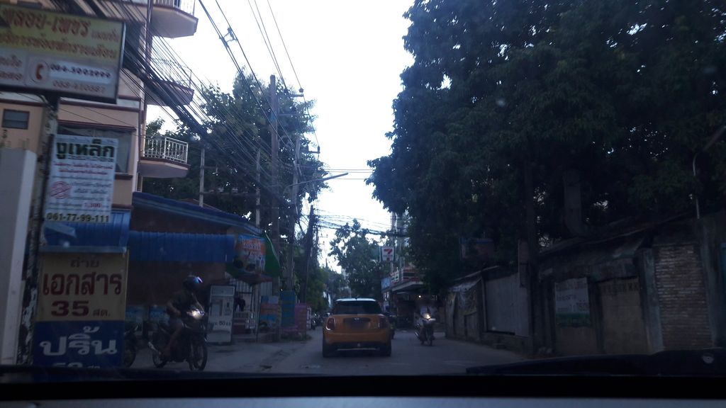 ภาพถนนตรงที่ หม่าล่า โจหลิน เวียงบัว 麻辣串串香。 ตั้งอยู่ ถ่ายโดย ratchaphat พ.ศ. 2559 (2016) · A street-level view of where หม่าล่า โจหลิน เวียงบัว 麻辣串串香。 · Mala Cholin Wiang Bua 麻辣串串香。 stands, by ratchaphat in 2559 (2016)