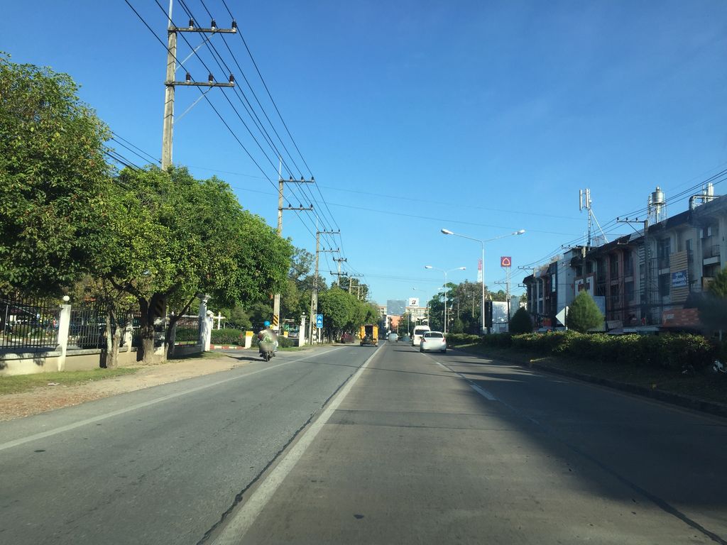ภาพถนนตรงที่ อิ่มสุขเภสัช ตั้งอยู่ ถ่ายโดย kyoko พ.ศ. 2561 (2018) · A street-level view of where อิ่มสุขเภสัช · Imsukphesat stands, by kyoko in 2561 (2018)
