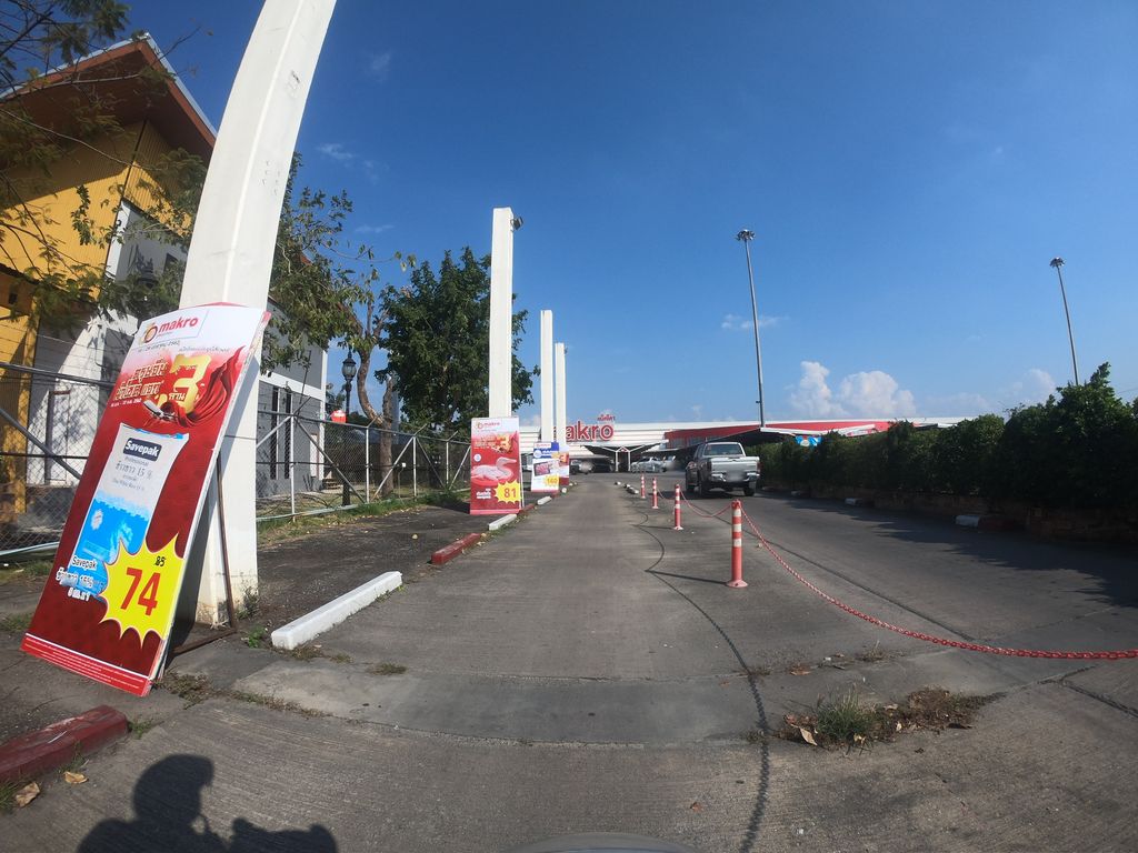 ภาพถนนตรงที่ Aquakids Chiangmai ตั้งอยู่ ถ่ายโดย chanuwath_grab พ.ศ. 2562 (2019) · A street-level view of where Aquakids Chiangmai stands, by chanuwath_grab in 2562 (2019)