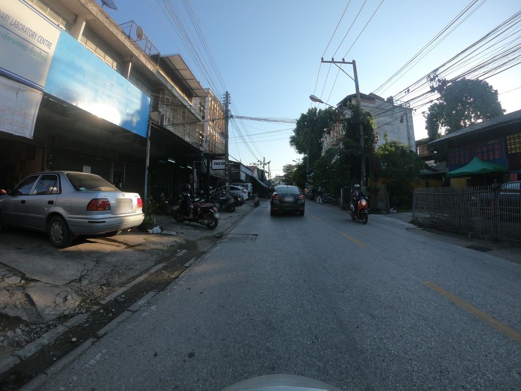 ภาพถนนตรงที่ เปียงสุขก๊า ตั้งอยู่ ถ่ายโดย chanuwath_grab พ.ศ. 2562 (2019) · A street-level view of where เปียงสุขก๊า · Piangsukka stands, by chanuwath_grab in 2562 (2019)