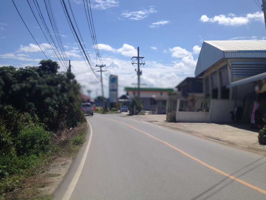 ภาพถนนตรงที่ เอกจักรยาน ม.นอร์ท ตั้งอยู่ ถ่ายโดย jimwatana พ.ศ. 2558 (2015) · A street-level view of where เอกจักรยาน ม.นอร์ท · Ekchakrayan M.North stands, by jimwatana in 2558 (2015)