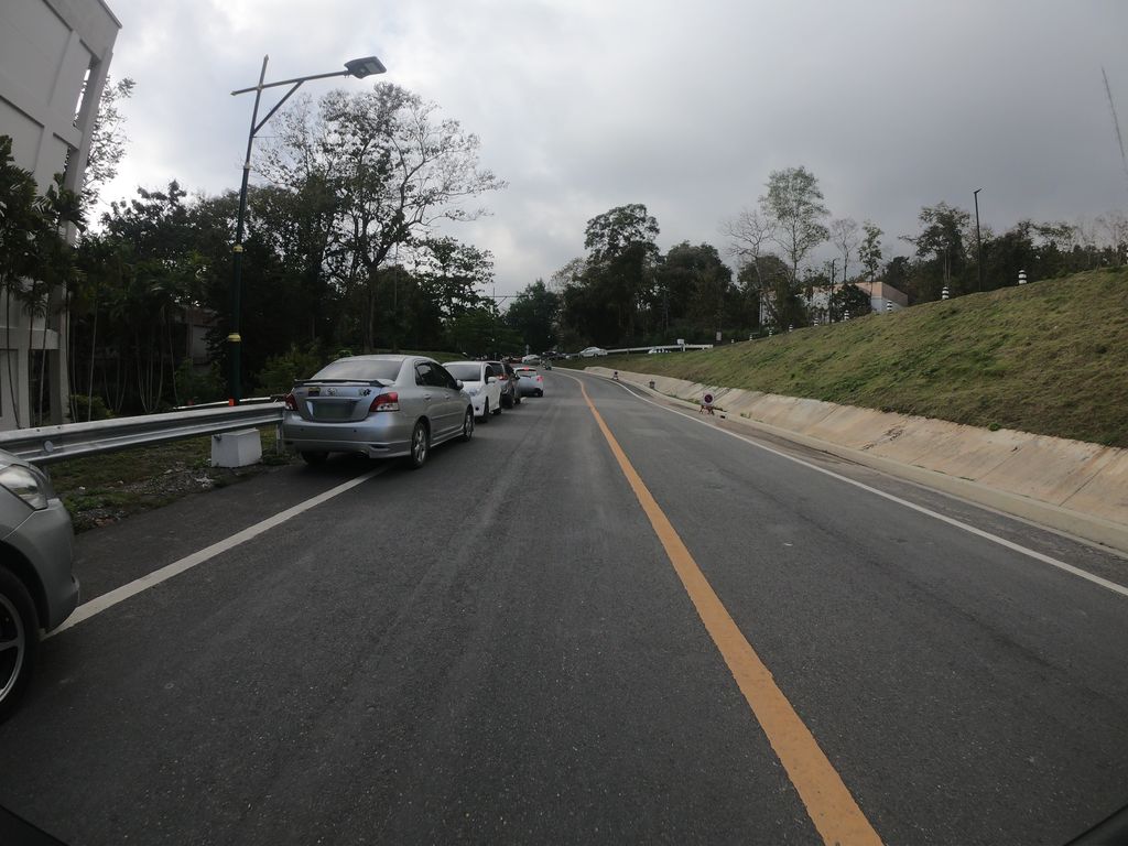 ภาพถนนตรงที่ Cesd ตั้งอยู่ ถ่ายโดย chanuwath_grab พ.ศ. 2562 (2019) · A street-level view of where Cesd stands, by chanuwath_grab in 2562 (2019)