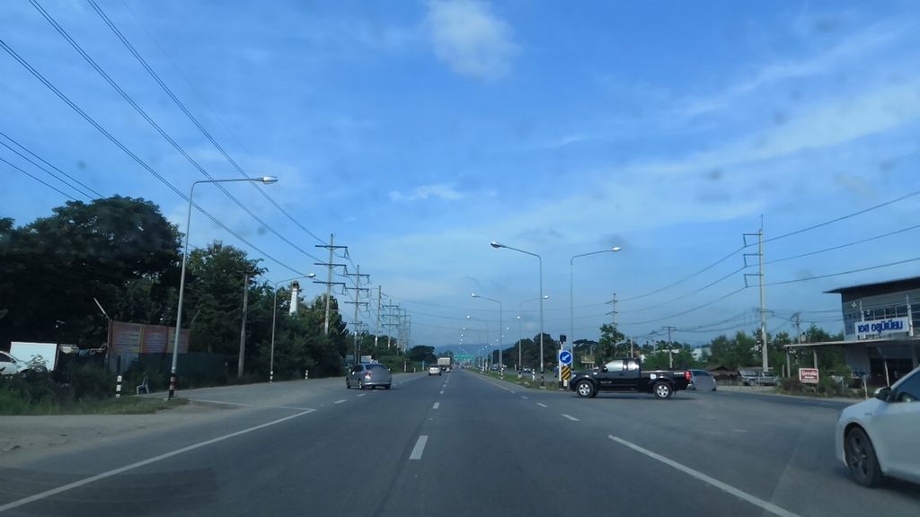ภาพถนนตรงที่ ลานทรายป่าตาล ตั้งอยู่ ถ่ายโดย charlesano พ.ศ. 2561 (2018) · A street-level view of where ลานทรายป่าตาล · Lan Sai Pa Tan stands, by charlesano in 2561 (2018)