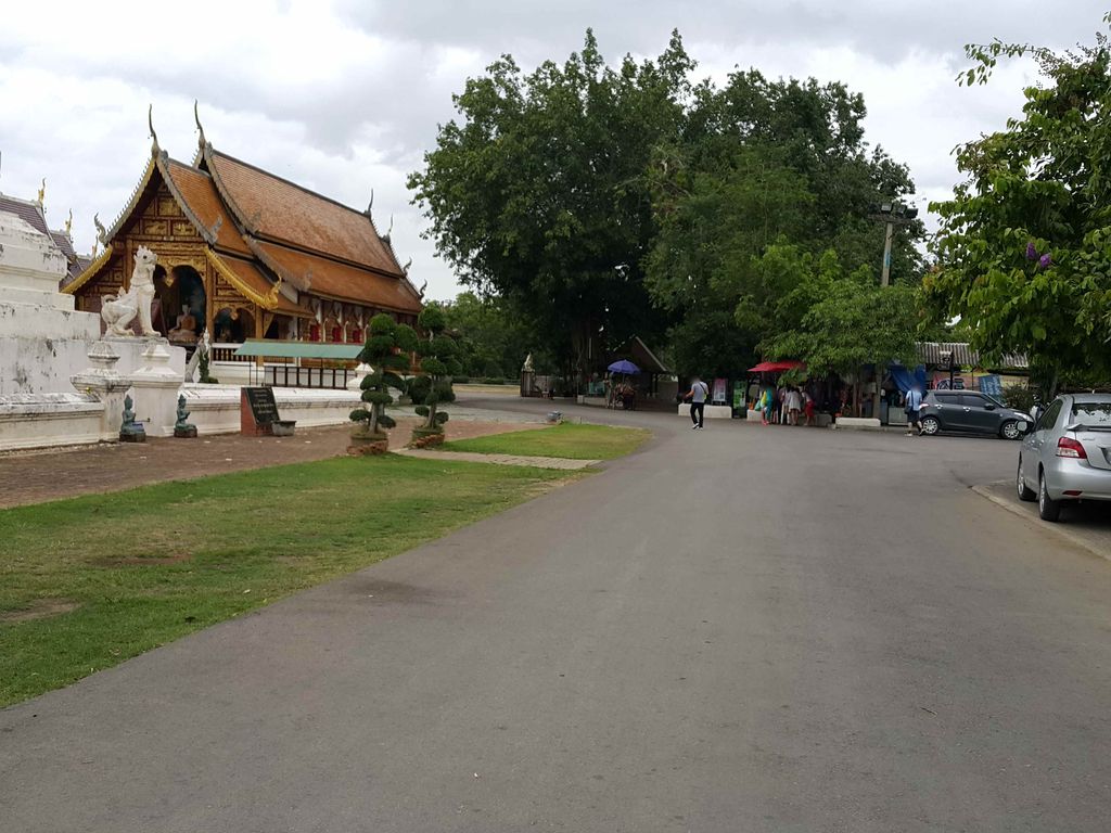 ภาพถนนตรงที่ GonGlonCoffee ตั้งอยู่ ถ่ายโดย jrcarlsen พ.ศ. 2558 (2015) · A street-level view of where GonGlonCoffee stands, by jrcarlsen in 2558 (2015)