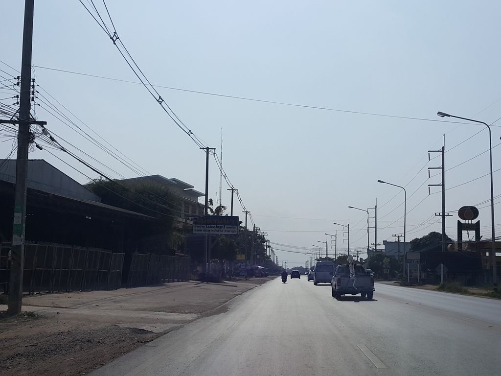 ภาพถนนตรงที่ ภานุพงศ์ ตั้งอยู่ ถ่ายโดย jrcarlsen พ.ศ. 2558 (2015) · A street-level view of where ภานุพงศ์ · Phanupnga stands, by jrcarlsen in 2558 (2015)