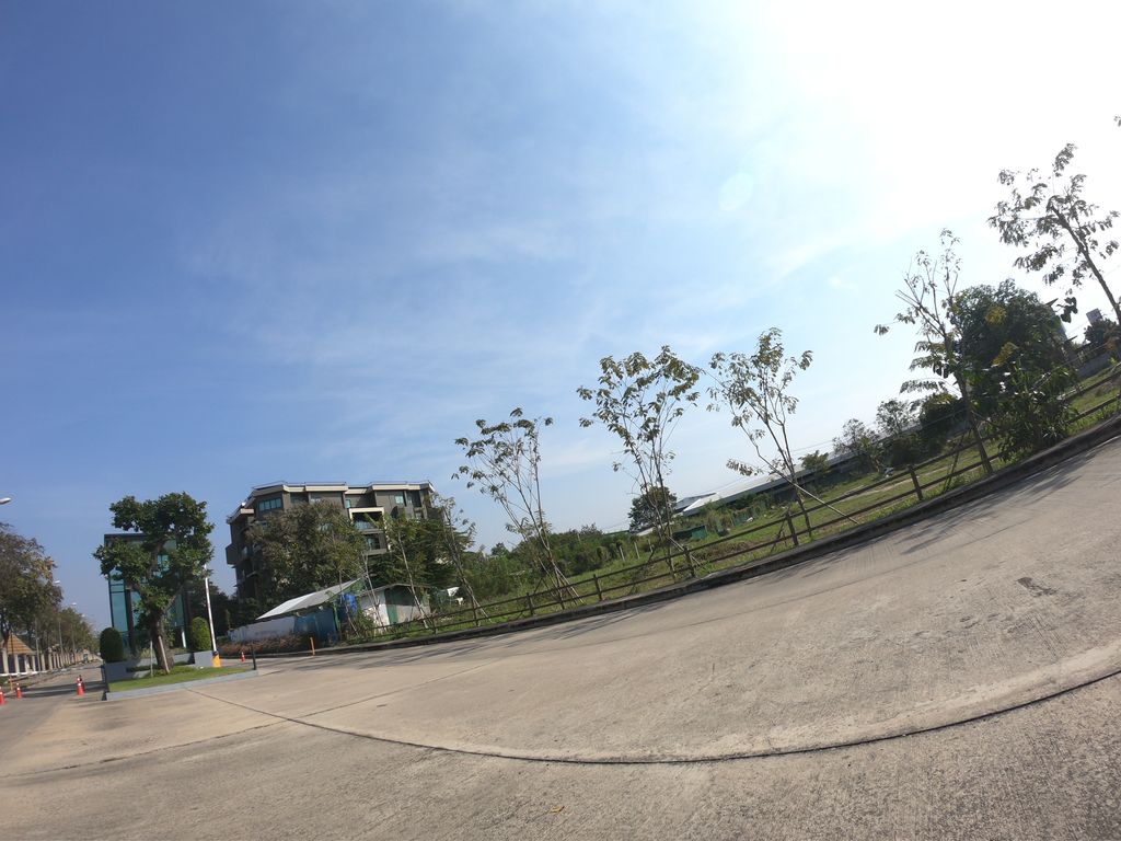 ภาพถนนตรงที่ ธนาคารแห่งประเทศไทย สำนักงานภาคเหนือ ตั้งอยู่ ถ่ายโดย chanuwath_grab พ.ศ. 2562 (2019) · A street-level view of where ธนาคารแห่งประเทศไทย สำนักงานภาคเหนือ · Haeng Prathetthai Samnakngan Phaknuea Bank stands, by chanuwath_grab in 2562 (2019)